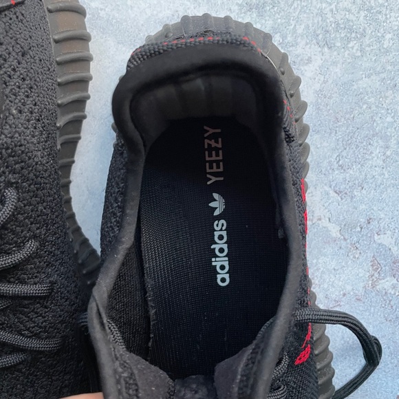 Yeezy Boost 350 V2 'Bred' - Picture 5 of 9